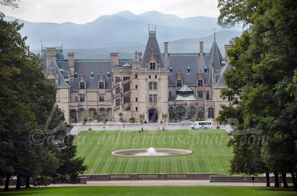 Biltmore Estate lawn and fountains Picture